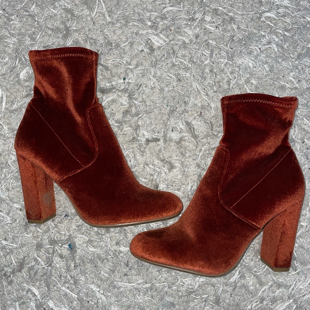 SOLD ELSEWHERE Velvet Steve Madden Ankle Booties